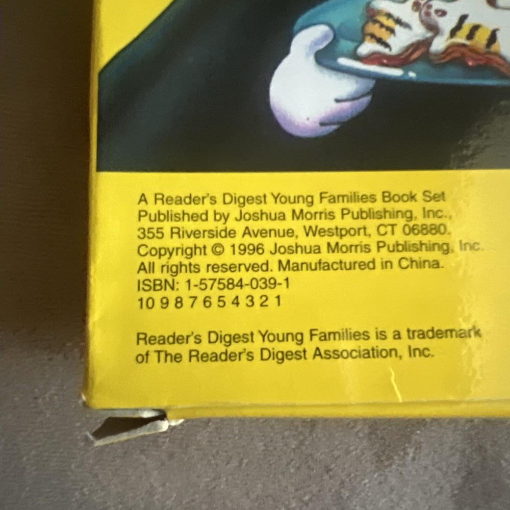 Creepy Cookies: Halloween Cookie Cutter Set & Recipe Book By Reader's Digest 96 - Picture 7 of 11